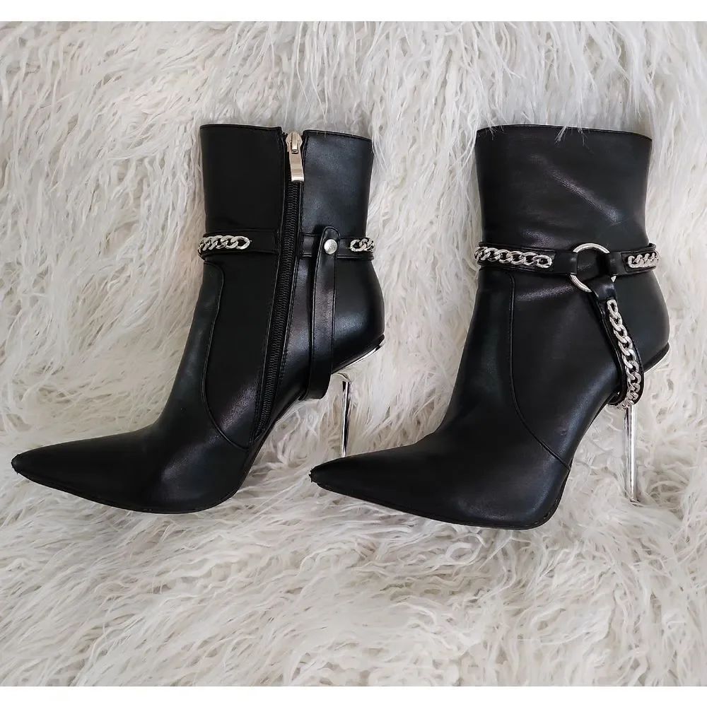 Azalea Wang Selene Black Heeled Bootie with Chain Detail Size 8